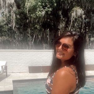 Meet your Posher, Adrianna